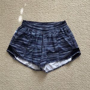 LULULEMON Hotty Hot Shorts Low Rise 4” Black White Soft Size 6 Low Rise EUC